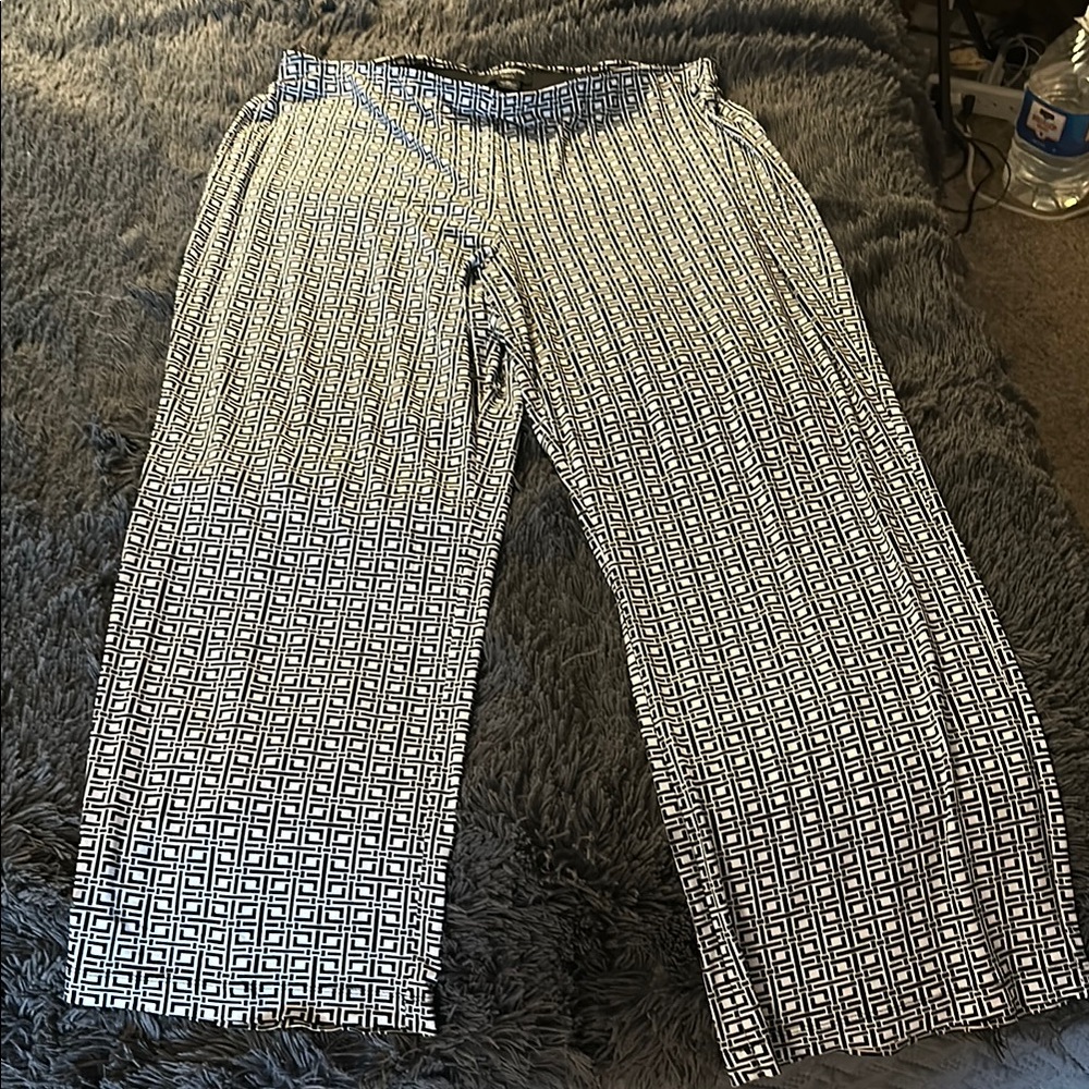 Black and White Geometric Pattern Pants